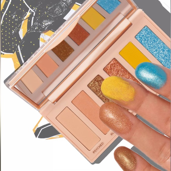 New Urban Decay x Smiley® Naked Eyeshadow Palette - Picture 7 of 13